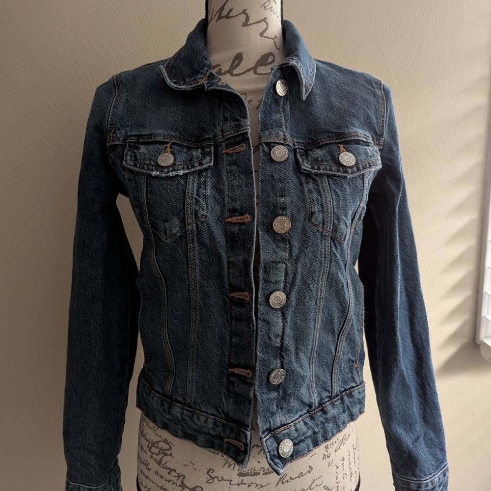 Zara Blue Jean Jacket Timeless Design